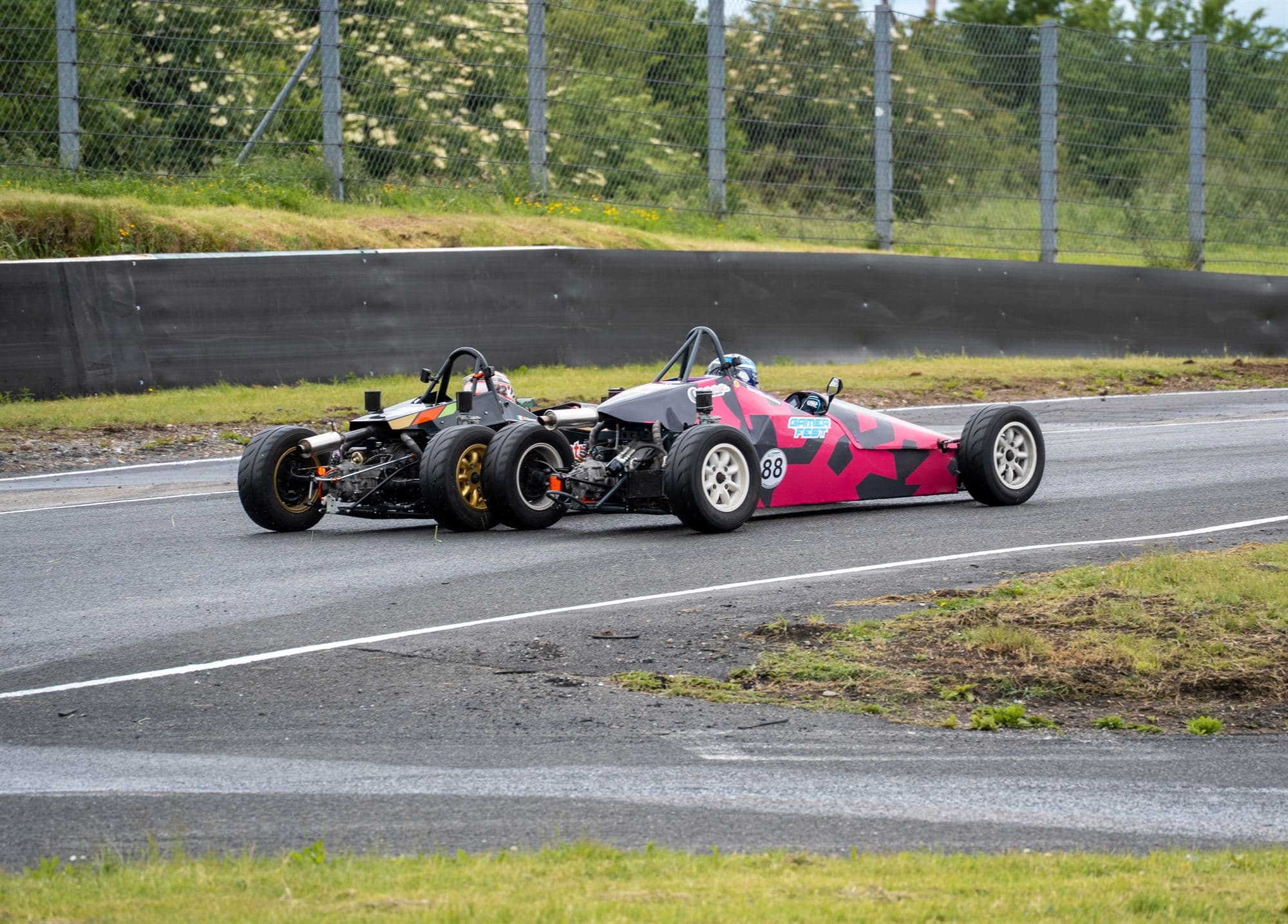 The real Formula Vee in the 0419 Design livery, racing wheel to wheel at Mondello Park